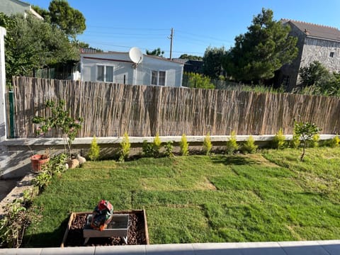 Patio, BBQ facilities, Garden