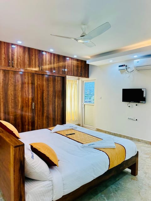 Bed, TV and multimedia, Bedroom, air conditioner