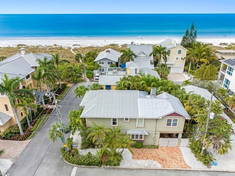 Property building, Neighbourhood, Bird's eye view, Beach, Sea view