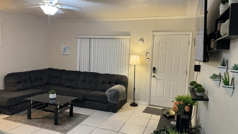 Centrally Located Pet-friendly peaceful home House in Pinellas Park