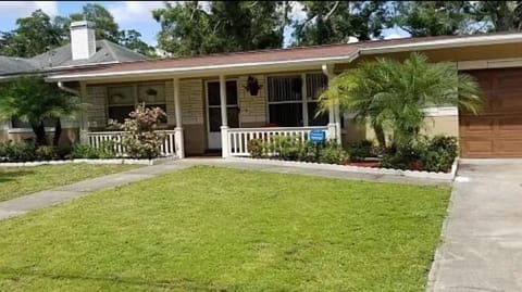 Centrally Located Pet-friendly peaceful home House in Pinellas Park