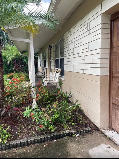 Centrally Located Pet-friendly peaceful home House in Pinellas Park