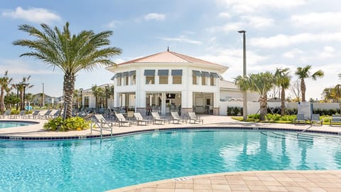 Property building, Day, Pool view, Swimming pool, sunbed