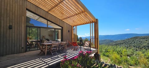 Patio, Spring, Day, Natural landscape, View (from property/room), Balcony/Terrace, Dining area, Mountain view