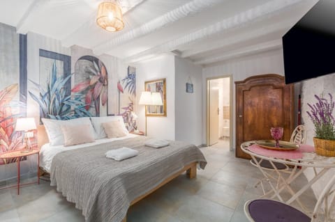 Bed, Photo of the whole room