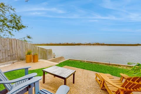 Blue Crab Bungalow House in North Padre Island