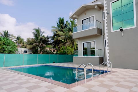 Property building, Day, Pool view, Swimming pool