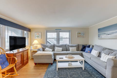 Pet-Friendly Long Beach Island Home Walk to Beach Casa in North Beach Haven