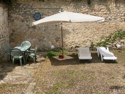 27mn paris gare de lyon, appartement F3F4 avec jardin , 2mn a pied RER Apartment in Île-de-France