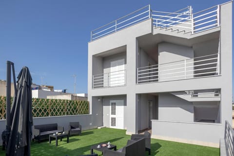 Property building, Balcony/Terrace, Garden view