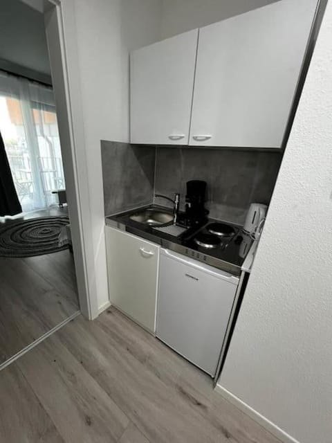 Kitchen or kitchenette, pet friendly, stove