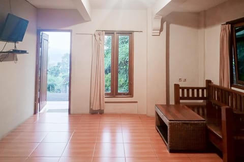 Villa d'Oasis 2 Puncak Mitra RedDoorz Hotel in Cisarua