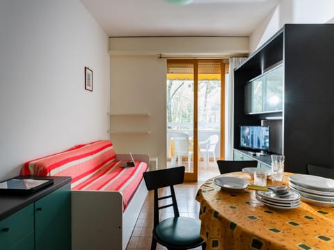 Restaurant/places to eat, Communal lounge/ TV room, Dining area, Bedroom