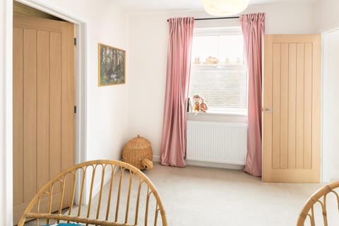 Family Friendly Sleeps 6 in Exmouth By The Sea House in Exmouth