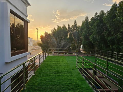 Balcony/Terrace, Sunrise, sunbed