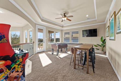 3 Kings with Theater, GameRoom and BBQ just 7 mins from Marina House in Hudson Bend