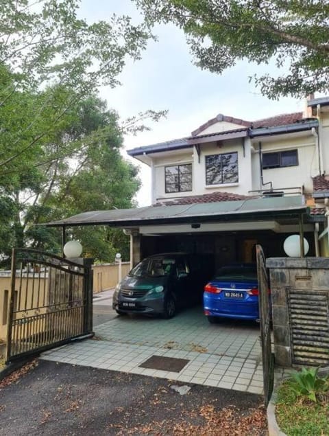 The FUN House- 3 bedrooms, pool table & LOTs more Apartment in Kuala Lumpur City