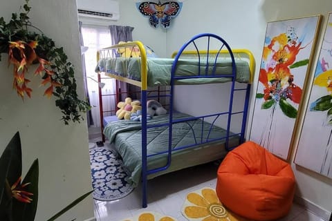 The FUN House- 3 bedrooms, pool table & LOTs more Apartment in Kuala Lumpur City