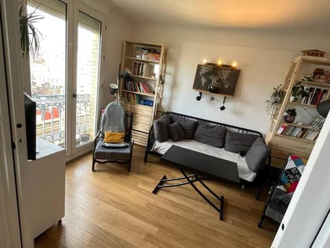 Lumineux et spacieux à 4 min de Montparnasse Apartment in Vanves