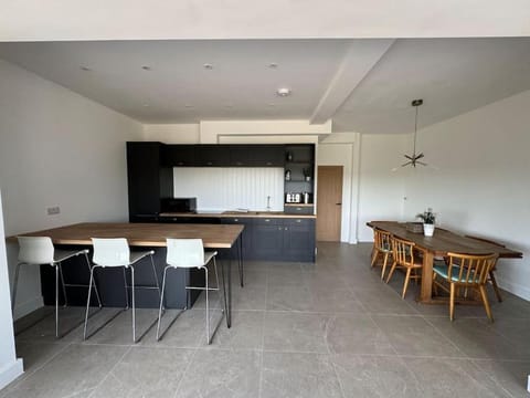 The Hayloft, Modern 4 Bed, 8 person, Barn Conversion in a Rural Location with Great Access House in Borough of Barnsley