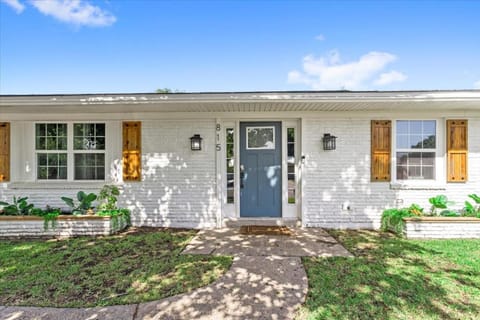 Ranch Home Gem 5BR Home Sleeps 12 with Game Room House in Gulfport