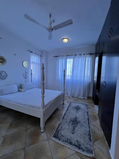 COSY SEAVIEW 3BEDROOM with DSQ APARTMENT NYALI opp Voyager Resort-Ritz Apartment Apartment in Mombasa