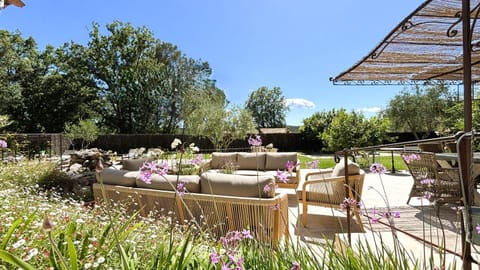 Garden, Seating area, Garden view