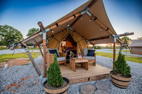 Roaring River Luxury Adventure Tent #13 Tenda de luxo in Roaring River Township