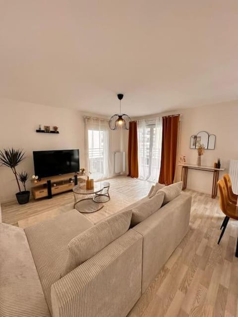 Superbe appartement neuf pour 6-8 personnes + une place de Parking Apartment in Cergy