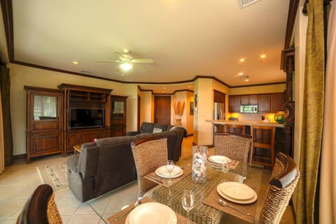 Three Bedroom Bay Residence 9F by Stay in CR Apartment in Herradura