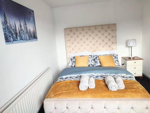 Golden Palace 2Bedroom House Apartment in North Shields