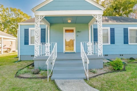 Close to Midtown & Parks - Little Blue House in Mobile