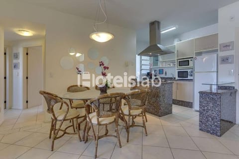 Kitchen or kitchenette, Dining area, microwave, oven, stove