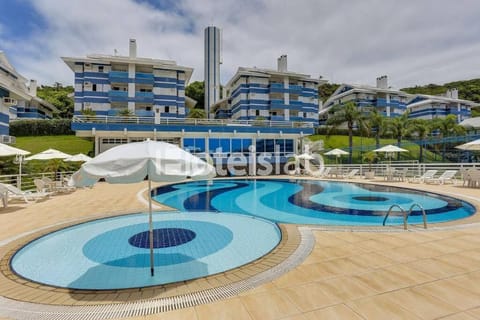 Property building, Day, Pool view, Swimming pool, sunbed