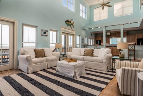 BayFront, white sandy beach. Pier, gulf beach across street House in Dauphin Island