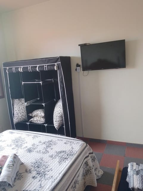 Bed, TV and multimedia, Photo of the whole room, Bedroom