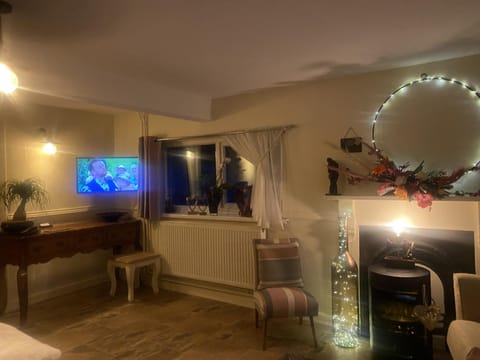 Country Cottage Annex (The Cwtch) Apartment in Llanfoist Fawr