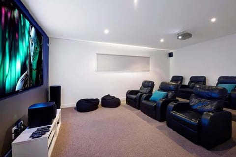 Dromana Grove SPA & POOL sleeps 15 House in Dromana