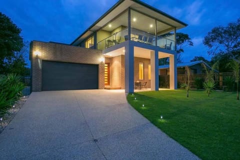 Dromana Grove SPA & POOL sleeps 15 House in Dromana