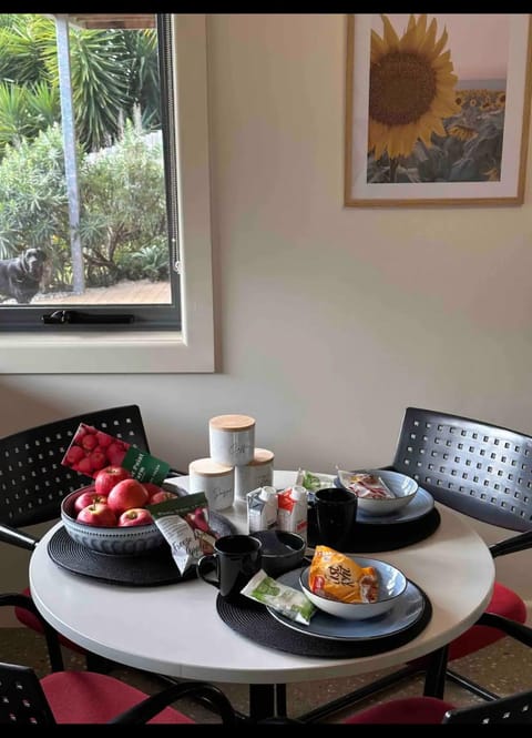 Sunset Manor Stays- Pet Friendly Unit Bairnsdale Condo in Bairnsdale