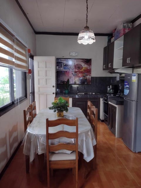 Kitchen or kitchenette, Dining area, oven, stove