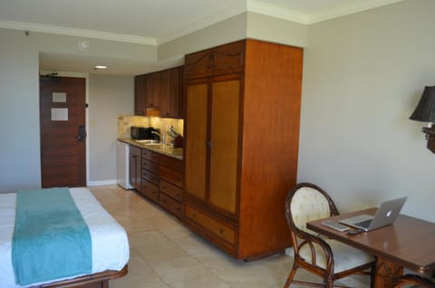 Luana Waikiki Hotel Unit - Free parking no other fees beyond booking sleeps up to 4 Hotel in McCully-Moiliili