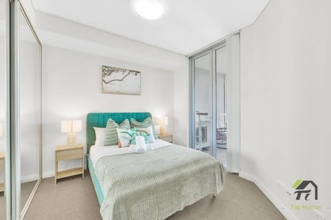 Vivid Unit Next to Campsie 6 mins to train station Apartment in Sydney