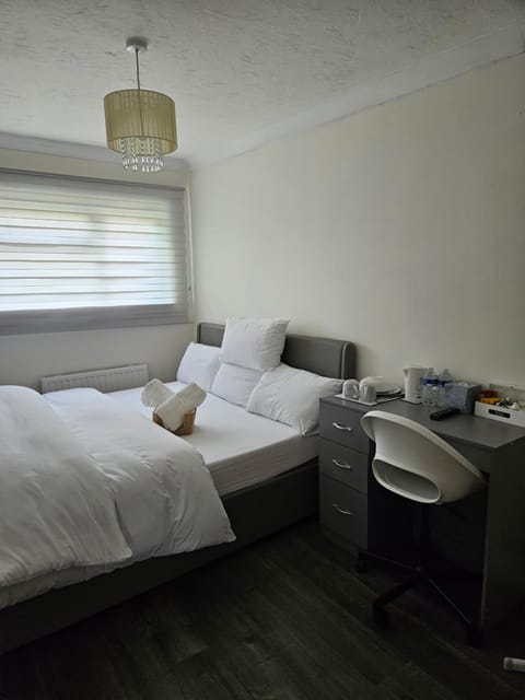 Jayvees-place Vacation rental in Basildon