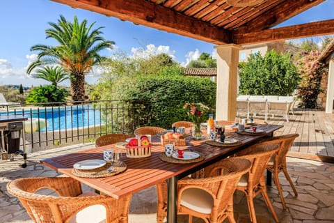 Patio, Dining area, Pool view, Swimming pool