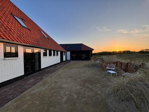 Property building, Garden, Balcony/Terrace, Sunset