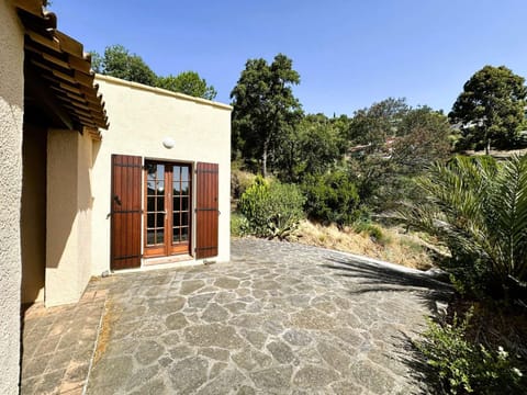 La Courtade, Maison pour 7 personnes dans domaine privé avec piscine à La Londe-Les-Maures Villa in La Londe-les-Maures