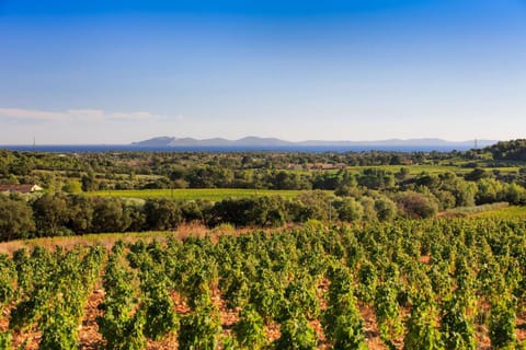 La Courtade, Maison pour 7 personnes dans domaine privé avec piscine à La Londe-Les-Maures Villa in La Londe-les-Maures