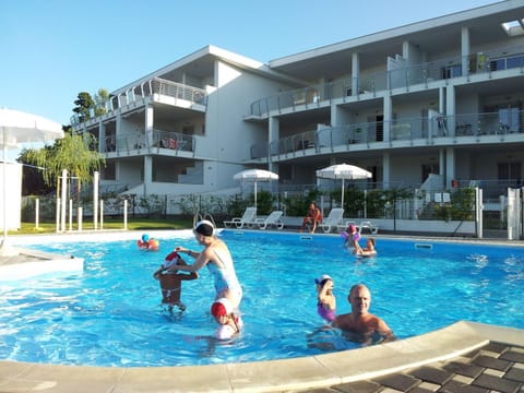 Property building, Swimming pool, sunbed