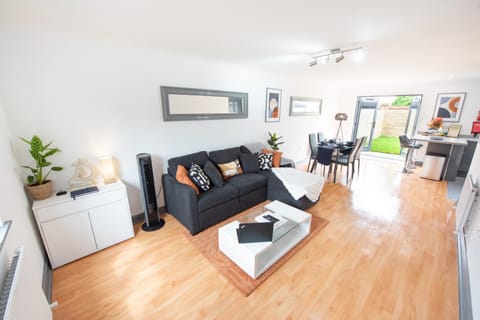 Living room, Dining area, Garden view